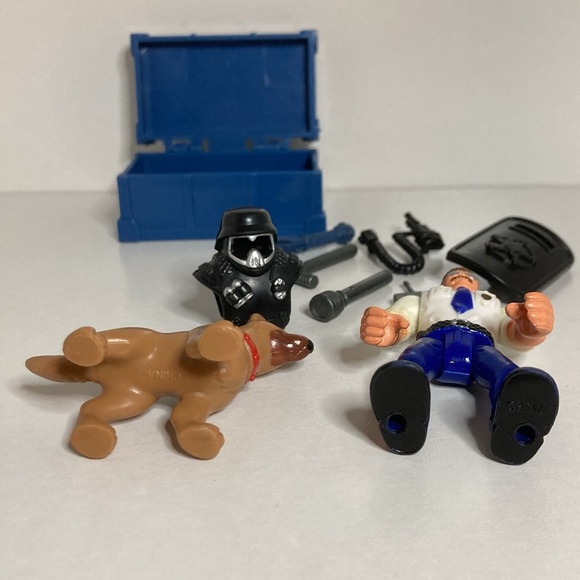POLICE MAN & POLICE DOG Fisher Price - Picture 6 of 7